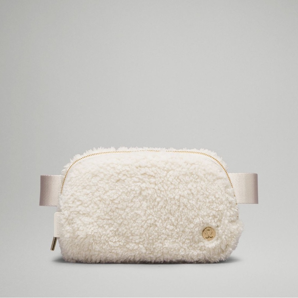 NWOT Fleece Everywhere Belt Bag